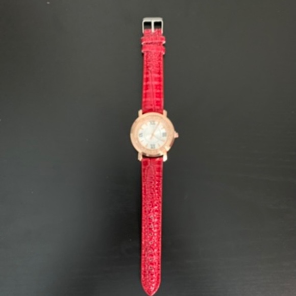 Leather Strap Quartz Watch - Picture 2 of 3
